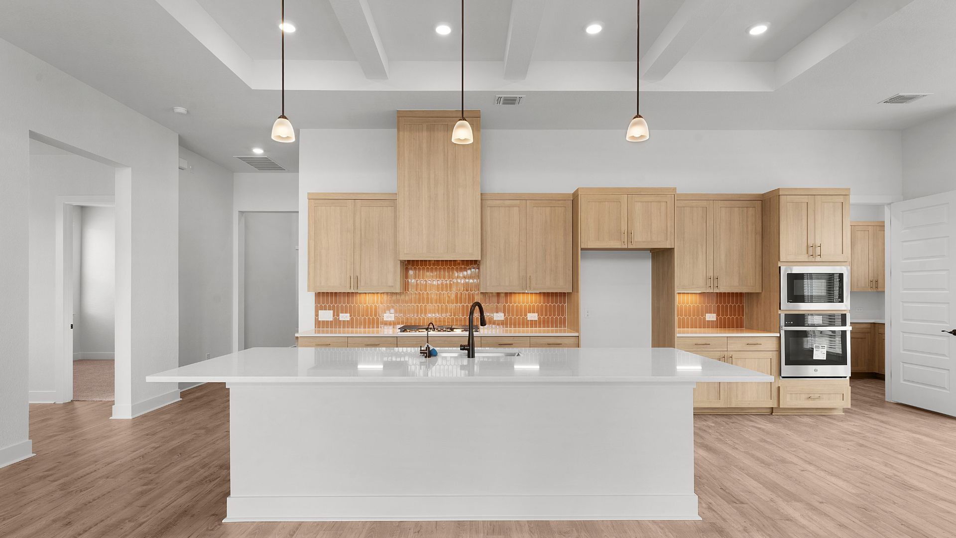 TEX-Silas-C-Broken Oak-1017 Painted Horse Drive-009.jpg