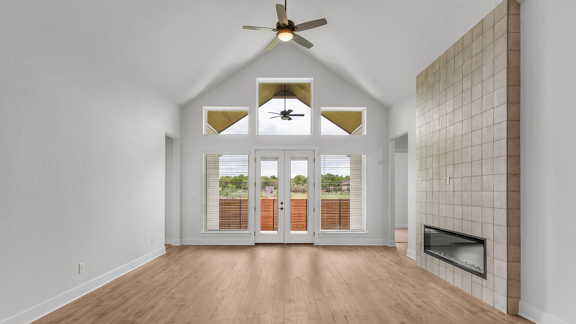 TEX-Silas-C-Broken Oak-1017 Painted Horse Drive-013.jpg