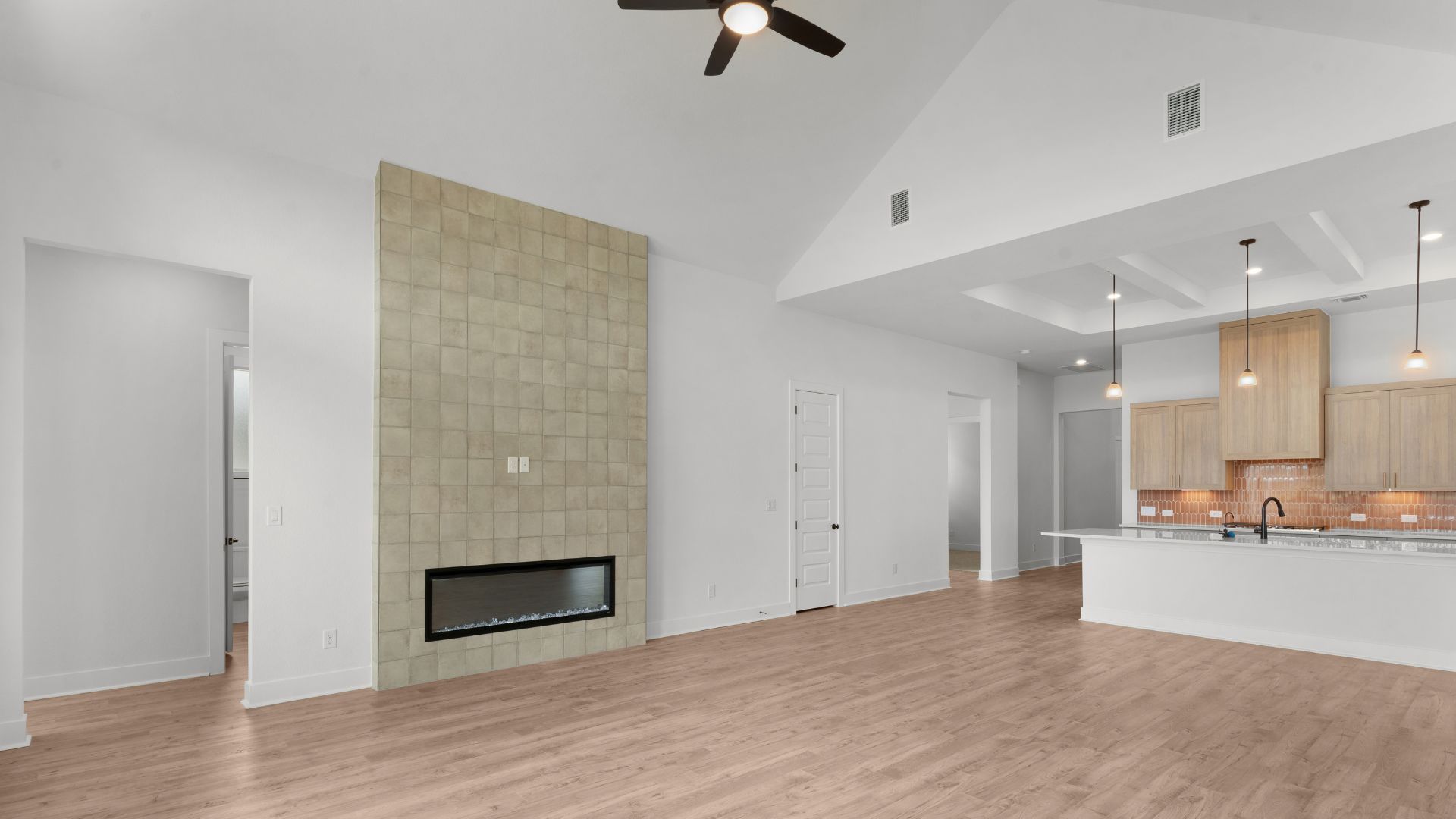 TEX-Silas-C-Broken Oak-1017 Painted Horse Drive-014.jpg