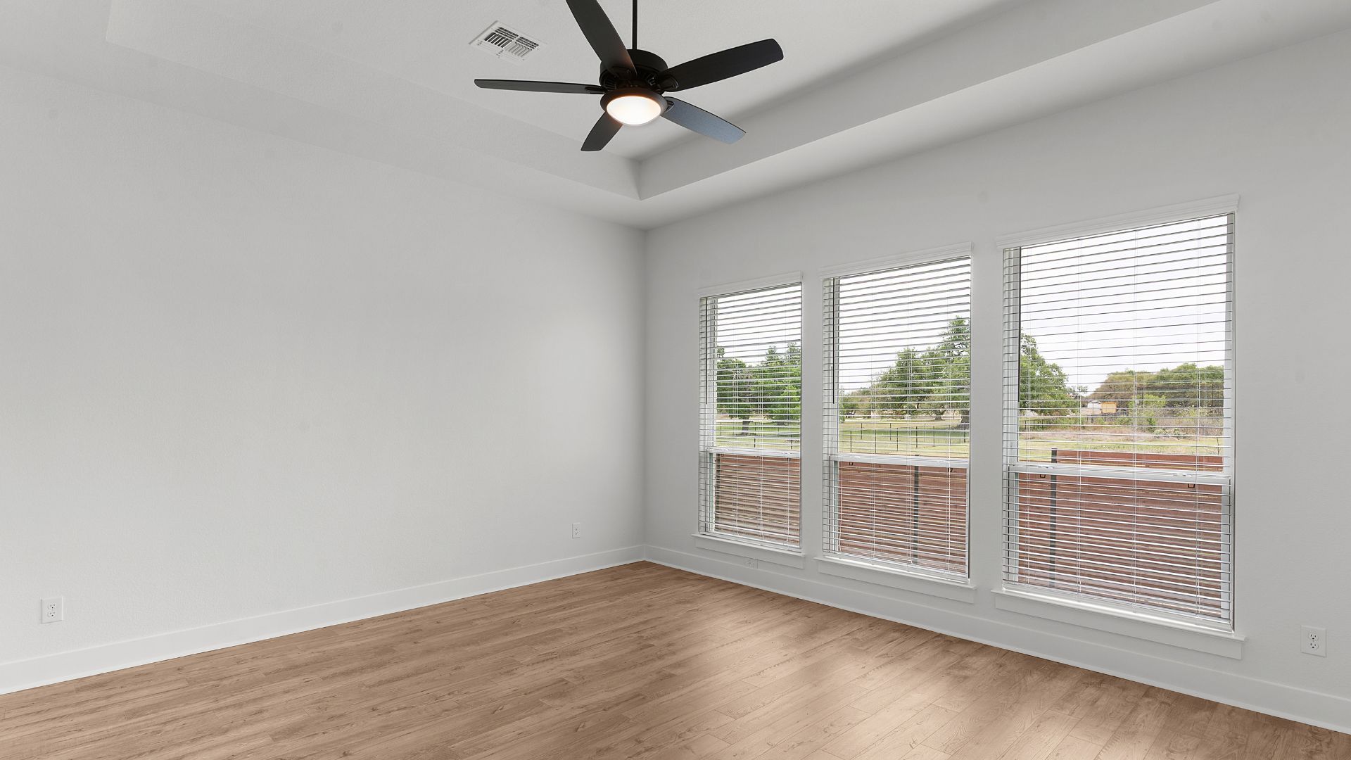 TEX-Silas-C-Broken Oak-1017 Painted Horse Drive-015.jpg