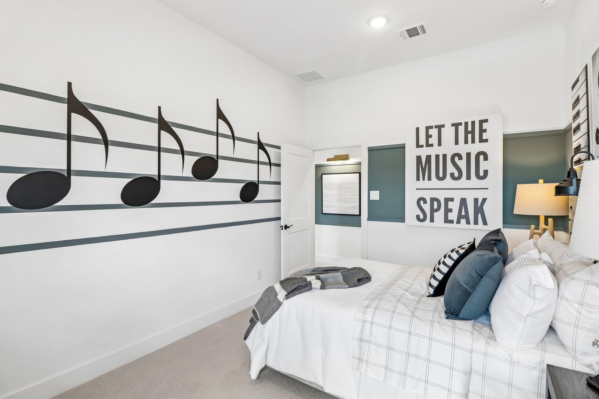 17-web-or-mls-Justin Dale Ln-S0708-017.jpg
