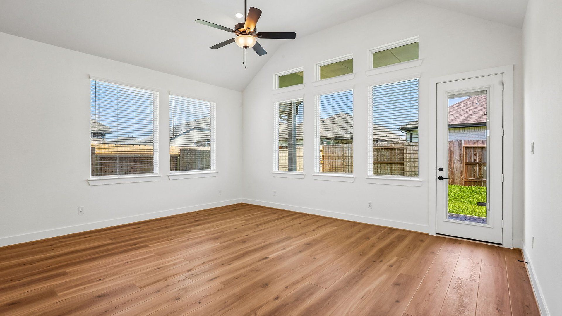 7-custom-2327 Garden Arbor Ln TOmball-S3105-007.jpg