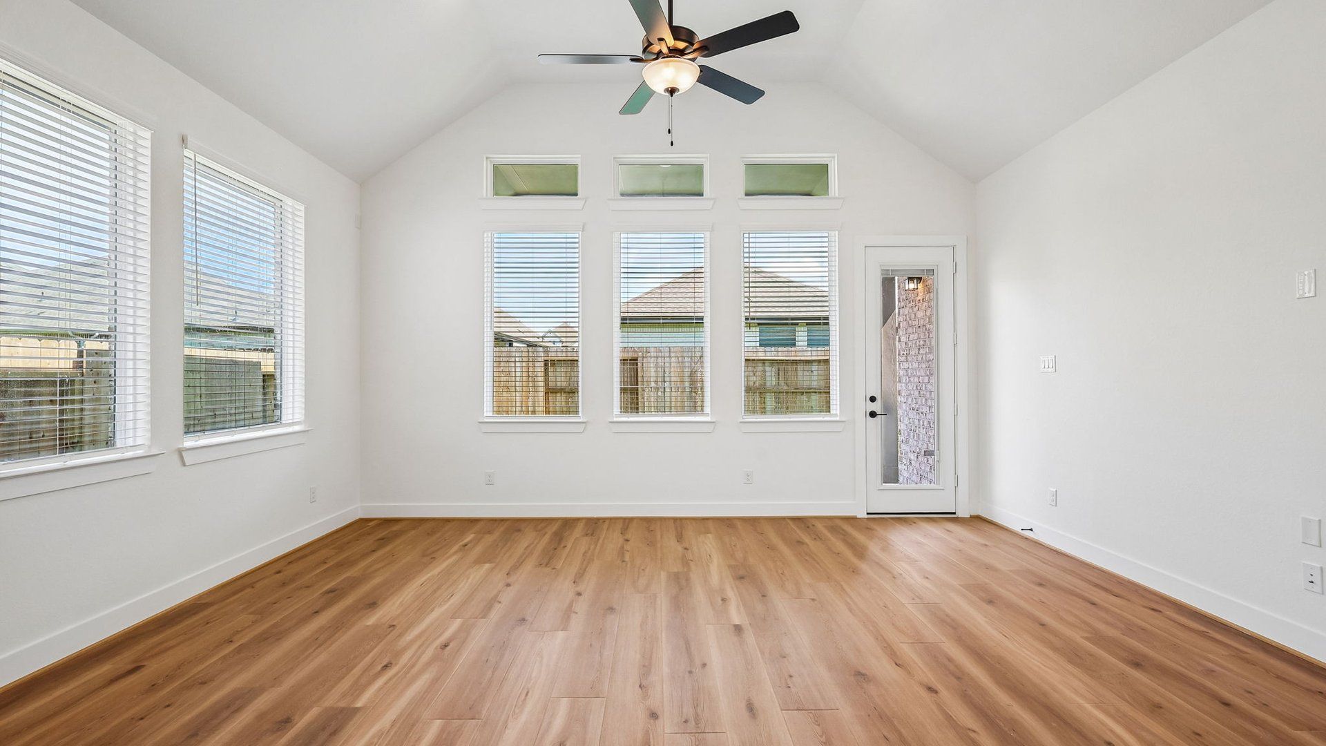 8-custom-2327 Garden Arbor Ln TOmball-S3105-008.jpg
