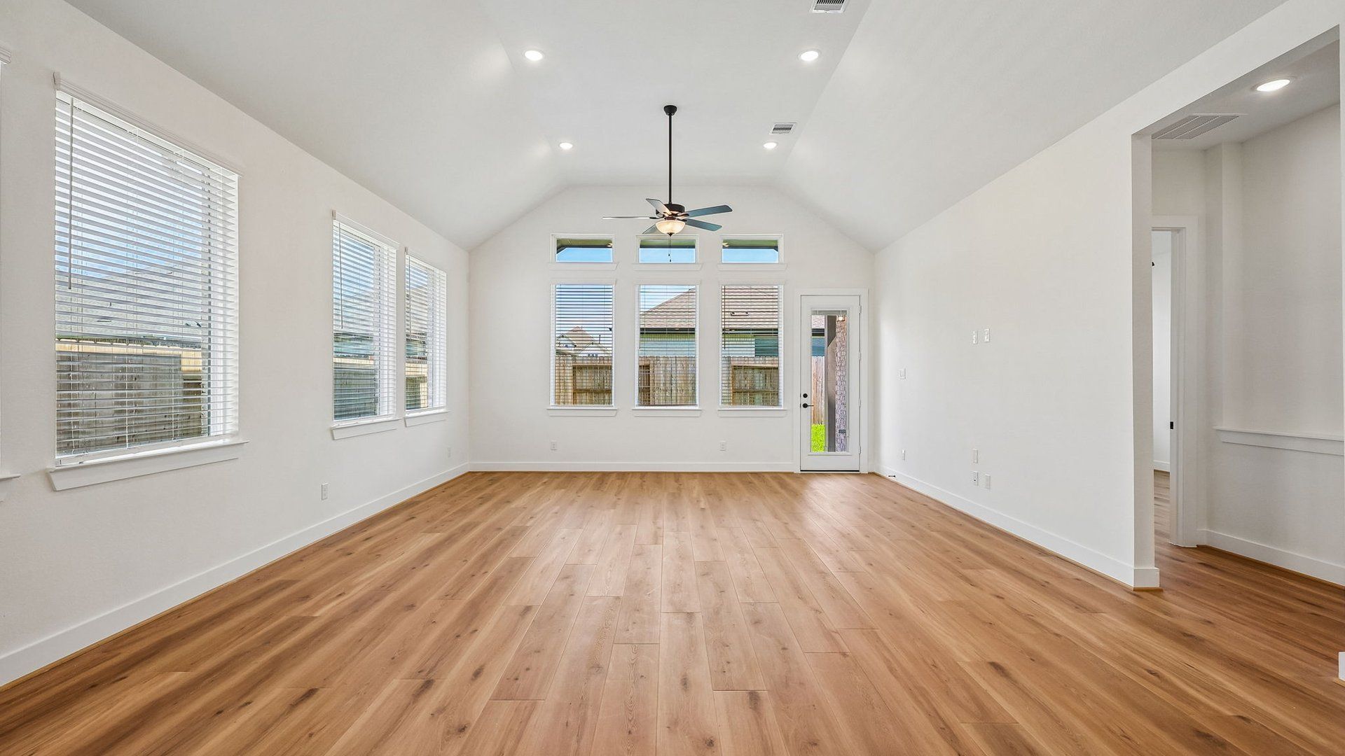 9-custom-2327 Garden Arbor Ln TOmball-S3105-009.jpg