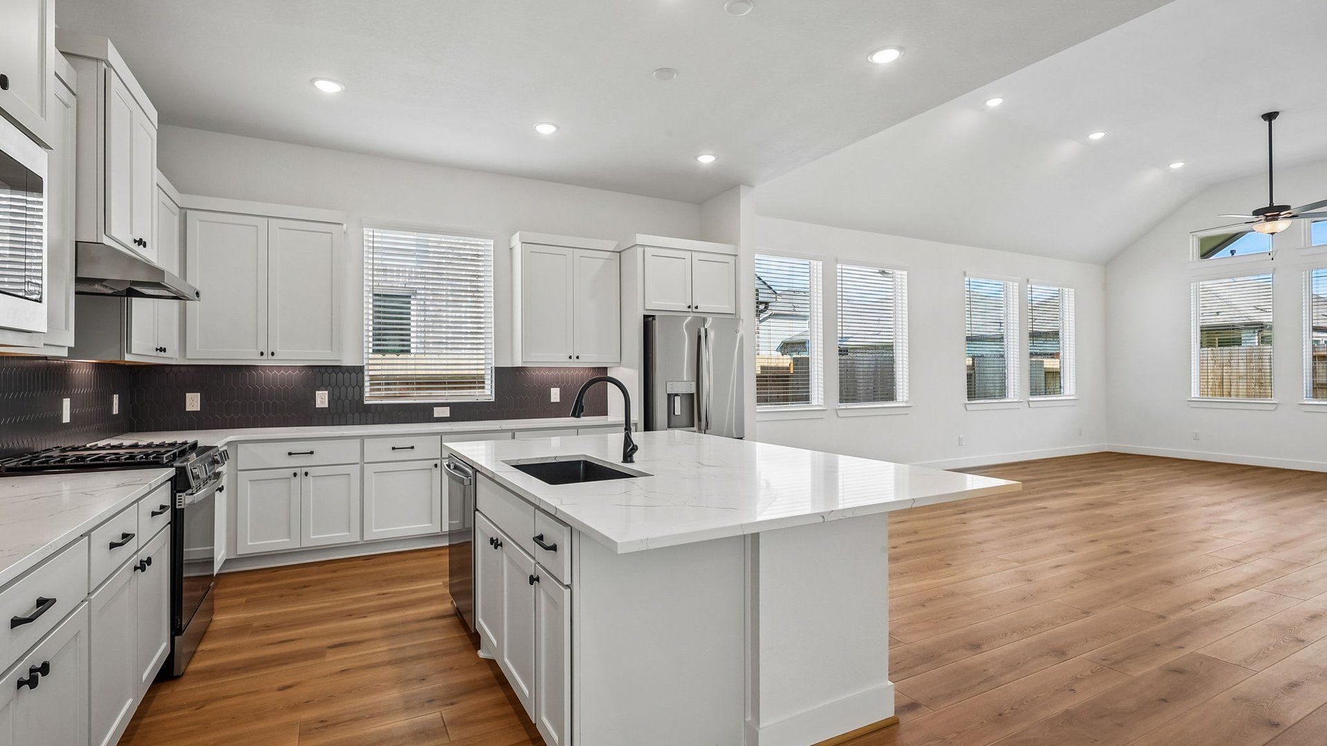 10-custom-2327 Garden Arbor Ln TOmball-S3105-010.jpg