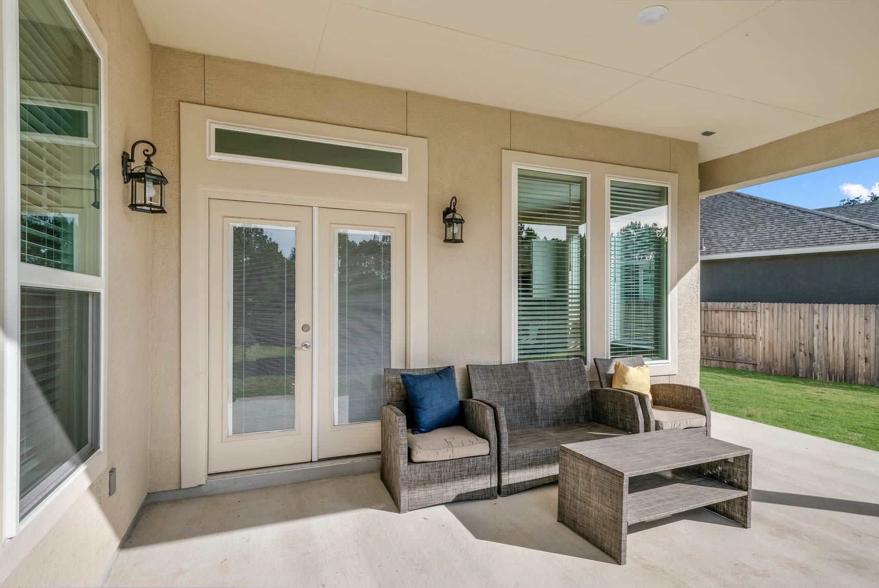 218 Navarro. Boerne, TX 78006