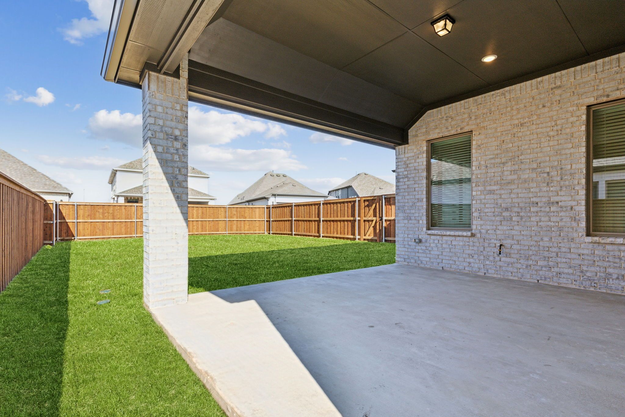 1005 Karis Boulevard. Crowley, TX 76036
