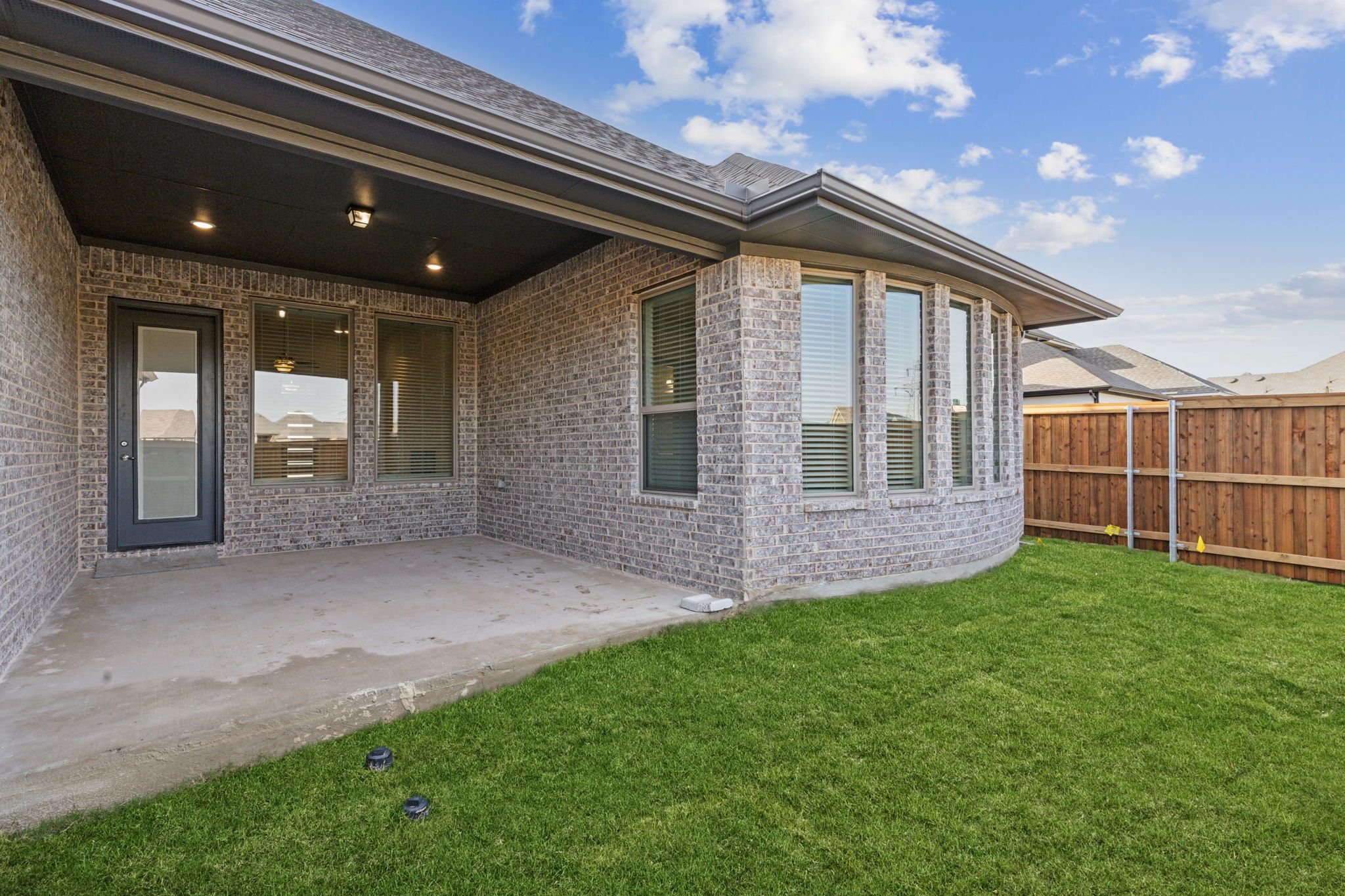 1005 Karis Boulevard. Crowley, TX 76036