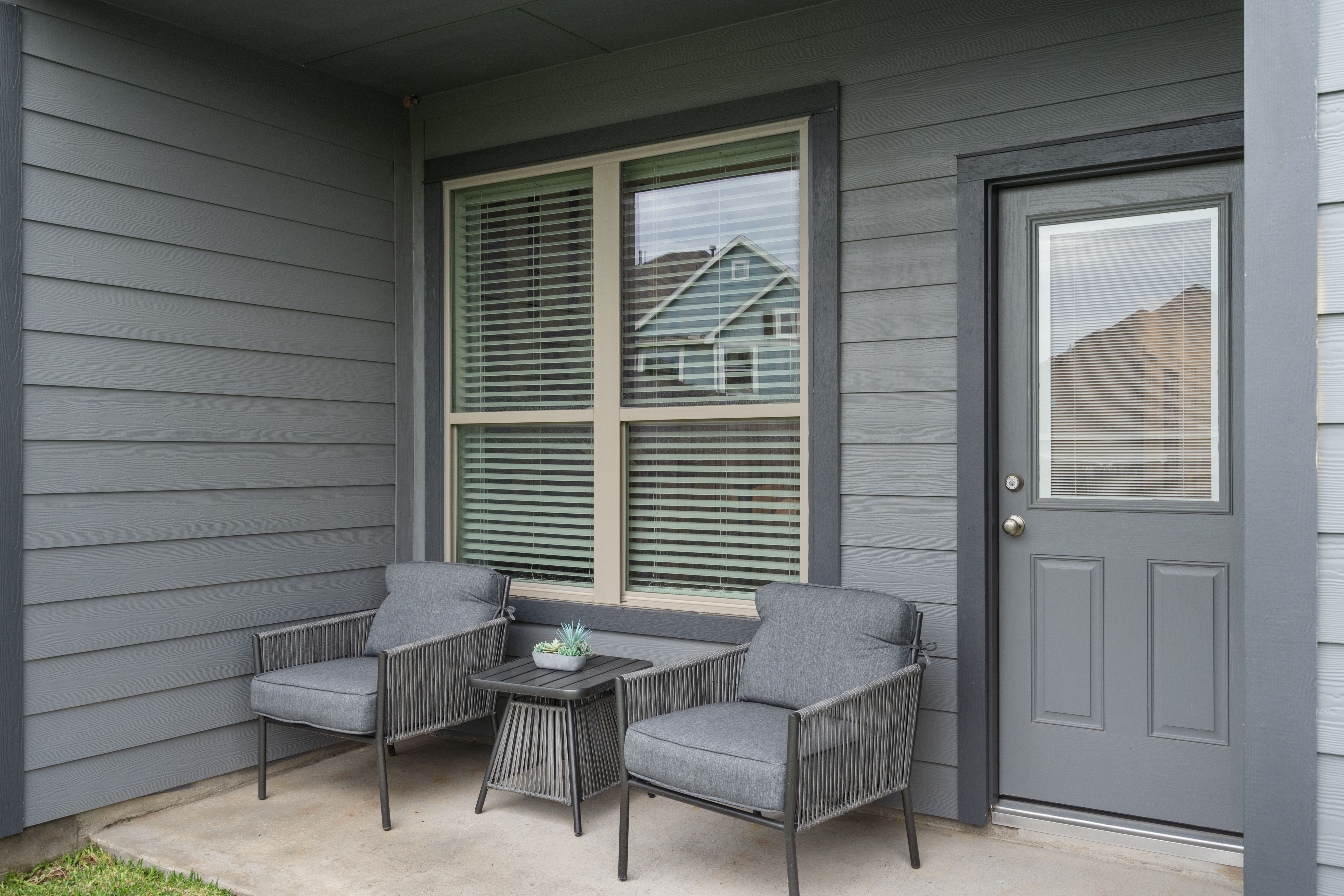 408 East Coralburst Loop. Montgomery, TX 77316