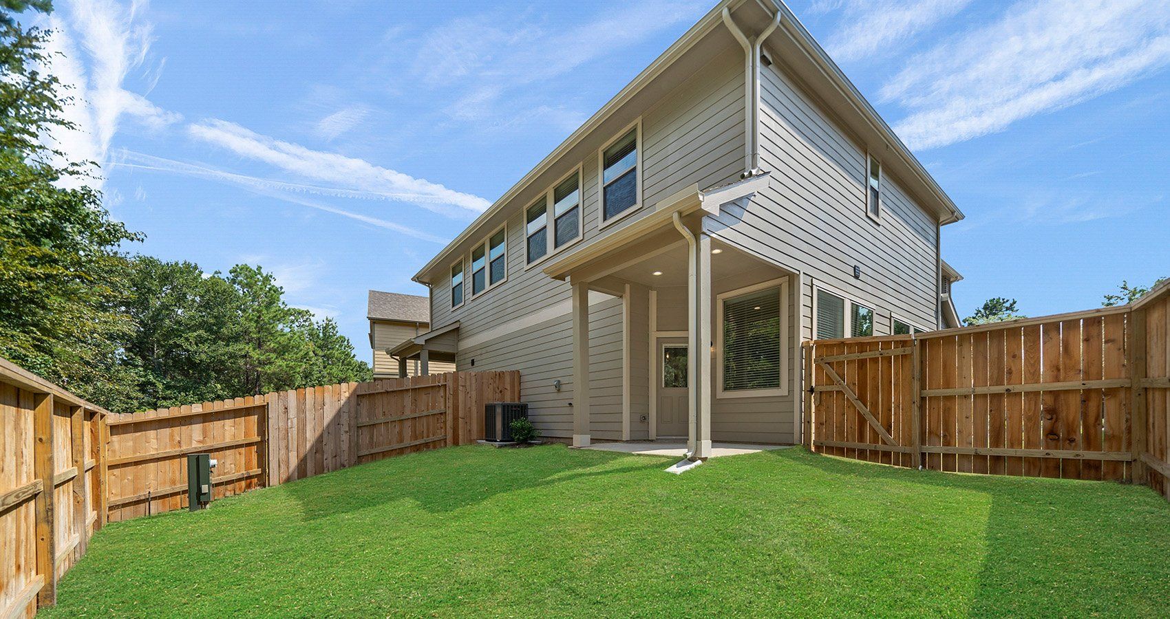 408 East Coralburst Loop. Montgomery, TX 77316