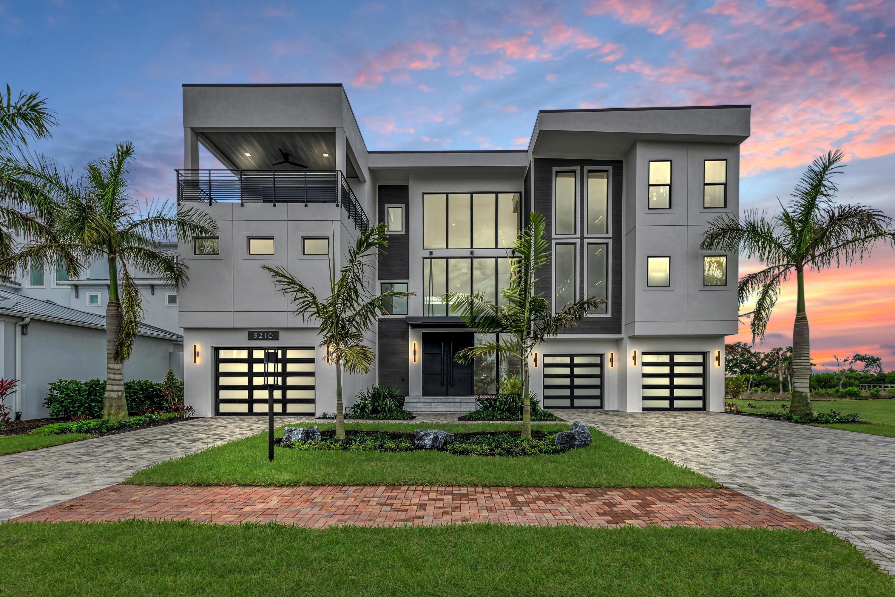 casa en Legends Bay por Medallion Home