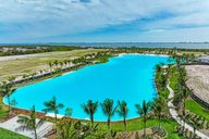 Aqua Single Family Homes por Medallion Home en Sarasota-Bradenton Florida