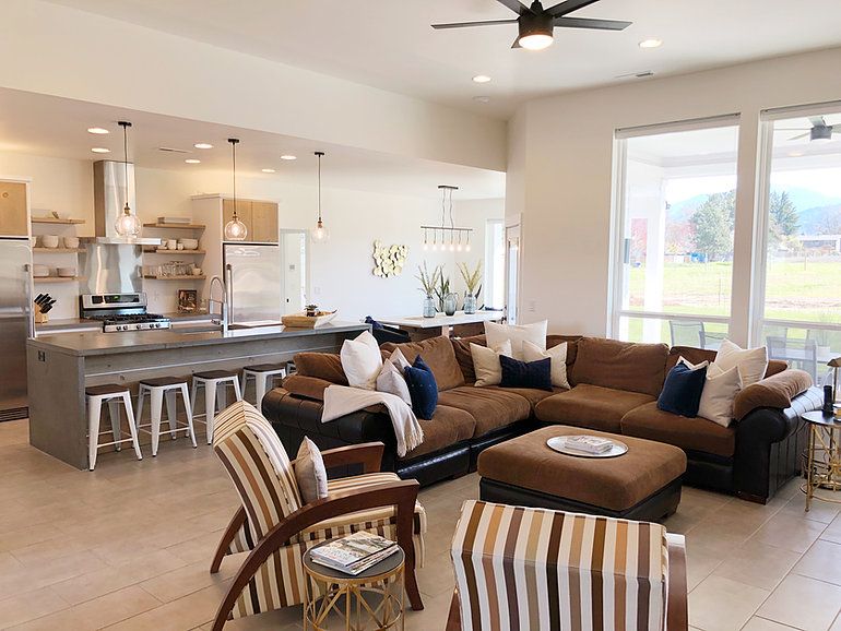 Cota Homes LLC por Cota Homes LLC en Medford-Ashland Oregon