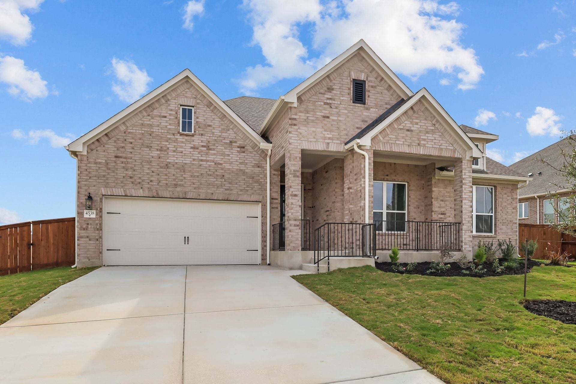 4538 Yoakum Valley