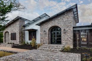 Crowley Custom Homes por Crowley Custom Homes en Bryan-College Station Texas