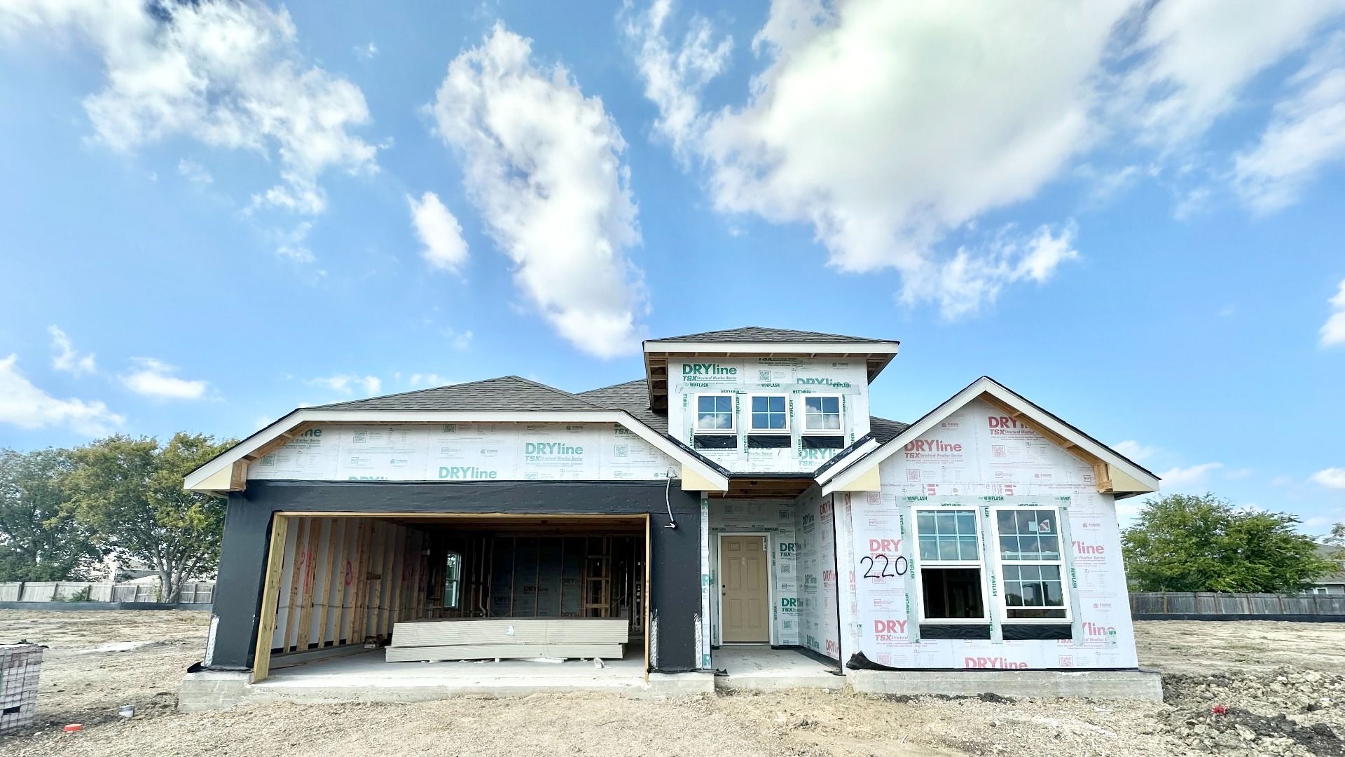 220 Oriole St (Paramount)