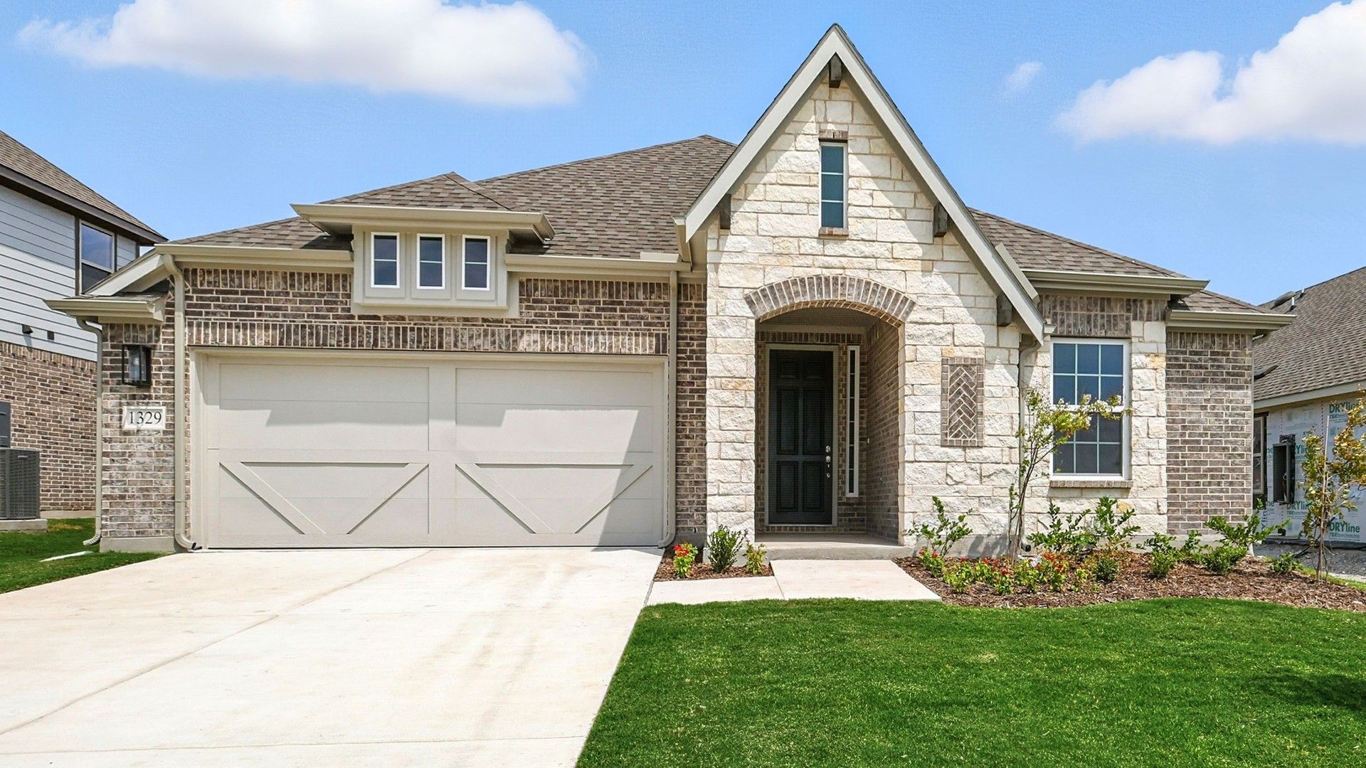 1329 Huntington Drive (Oleander)