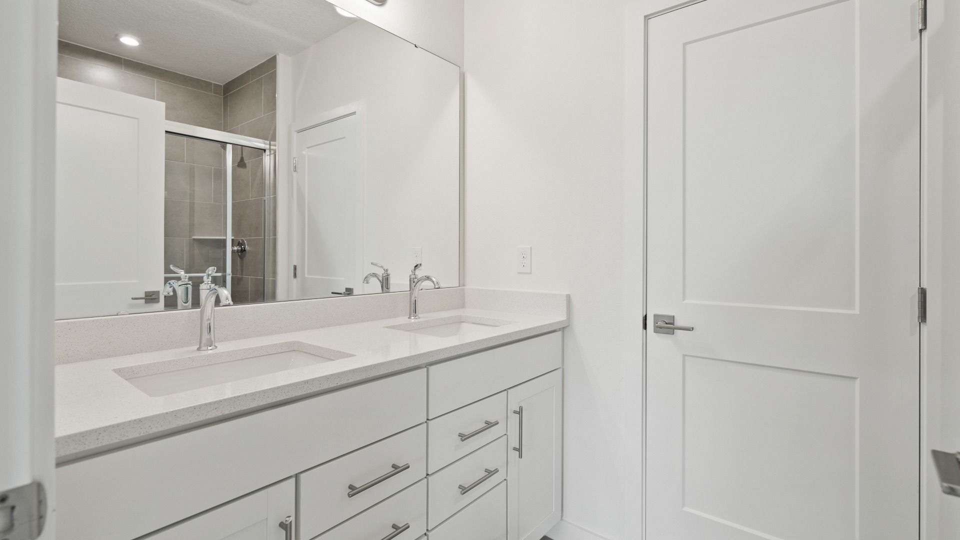 Primary En Suite Bath in the Flagler by DRB Homes in Hamilton Bluff