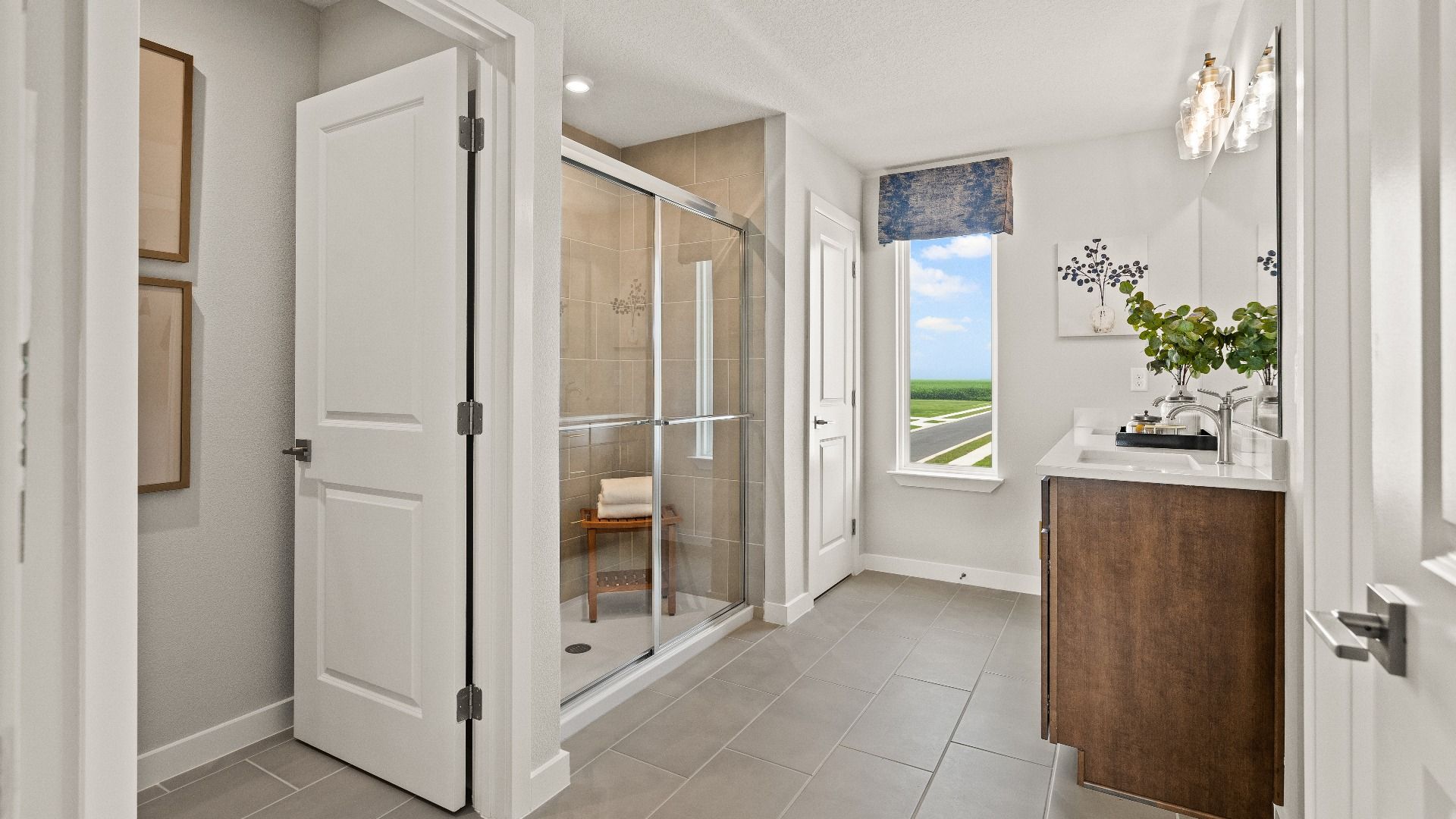 Primary Suite en suite Bathroom in the Model Highbourne by DRB Homes in Hamilton Bluff located in Haines City, FL.