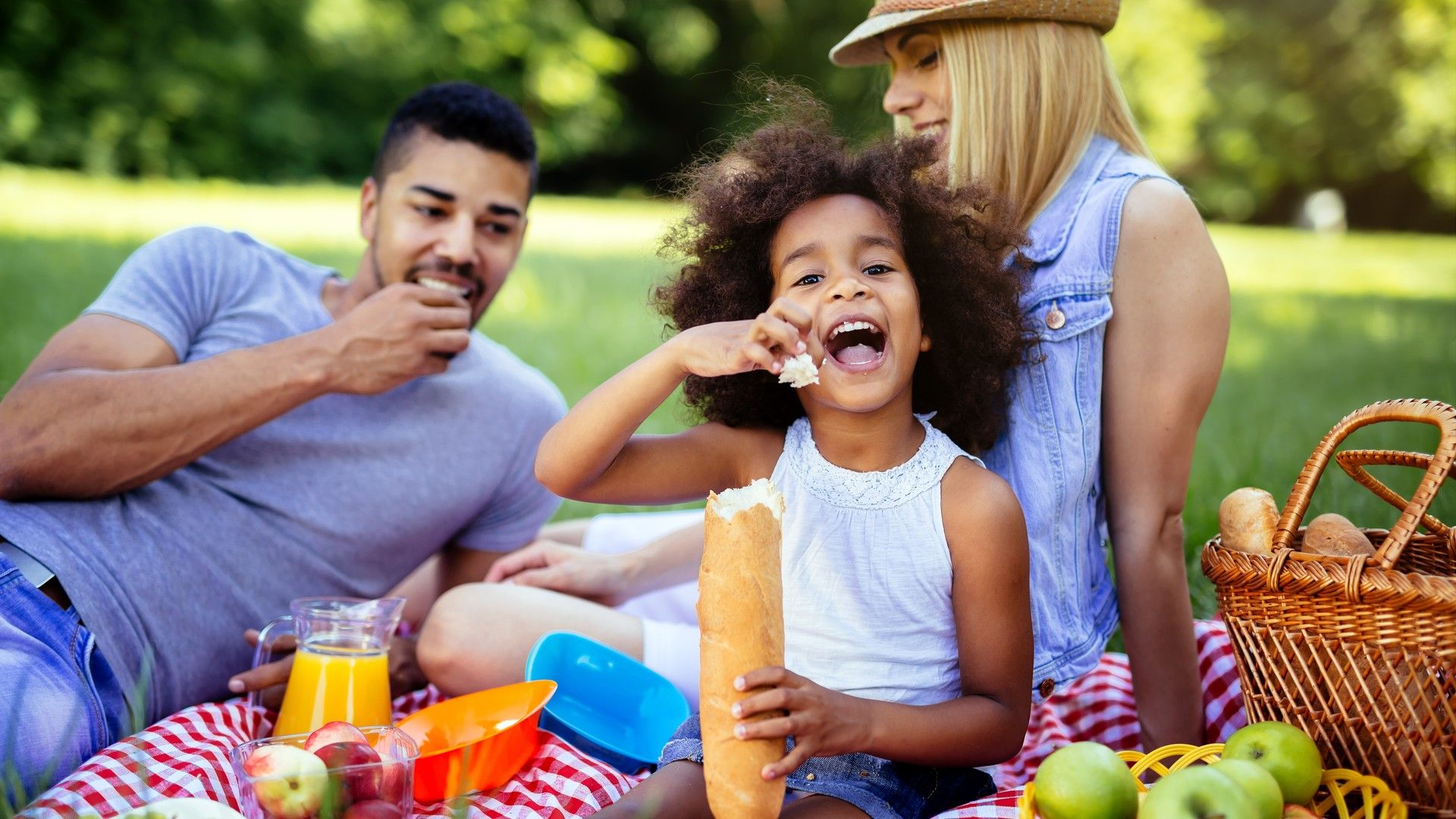 Experience tranquil leisure with gourmet outdoor dining at Vistancia's picturesque community parks in Peoria, AZ.