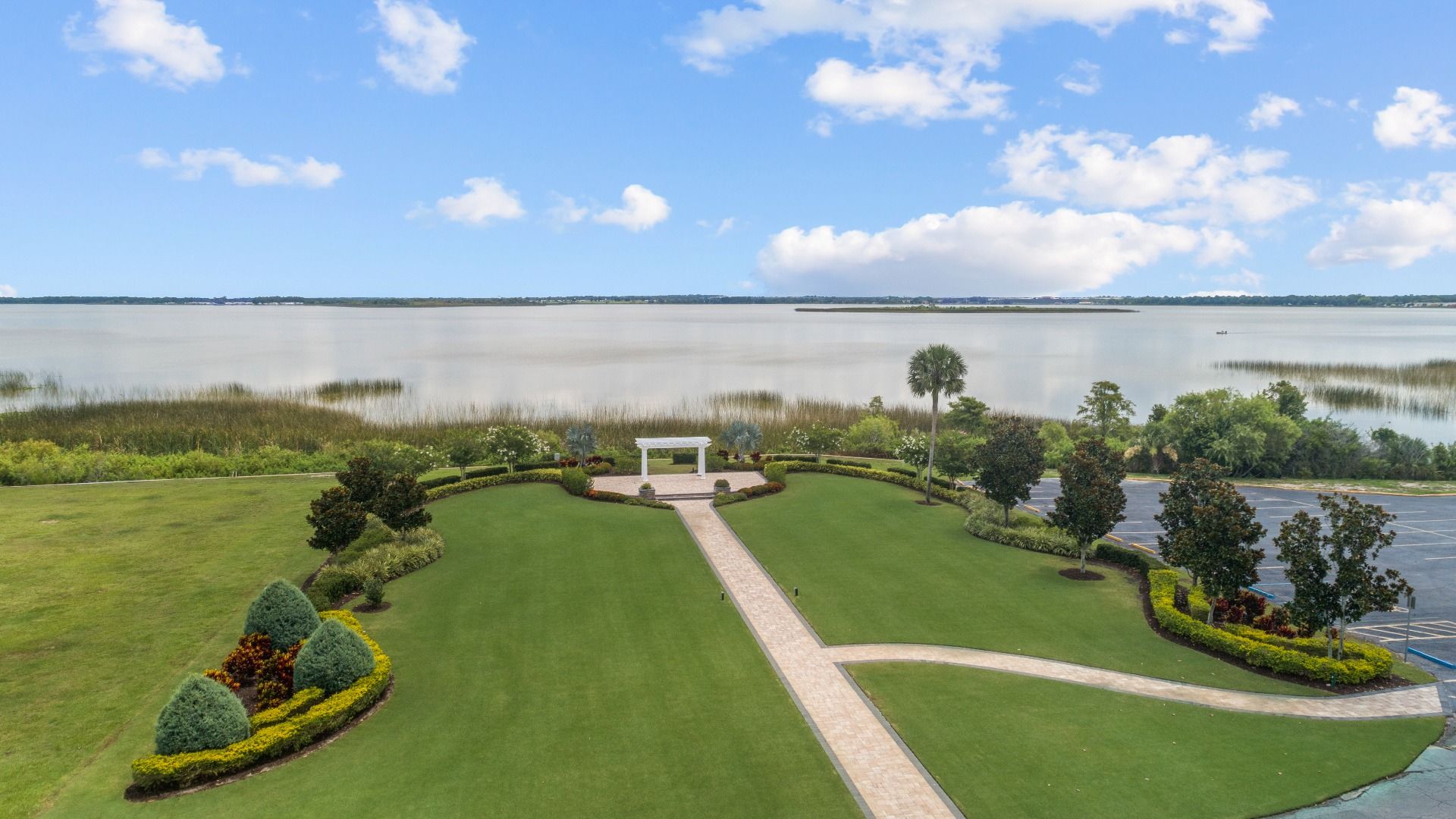 The Country Club of Winter Haven lakeside club located minutes from Willowbrook North New Home community by DRB Homes.