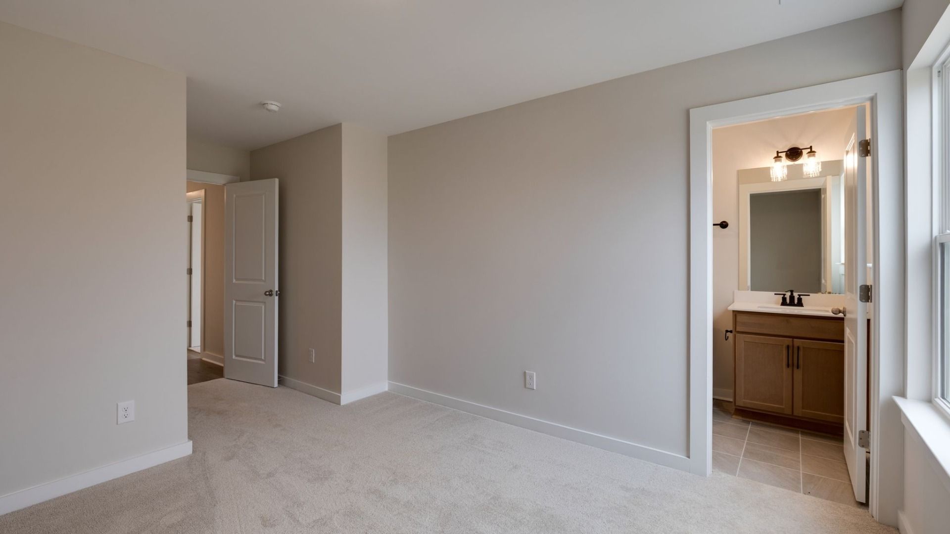 Bedroom with en-suite bathroom