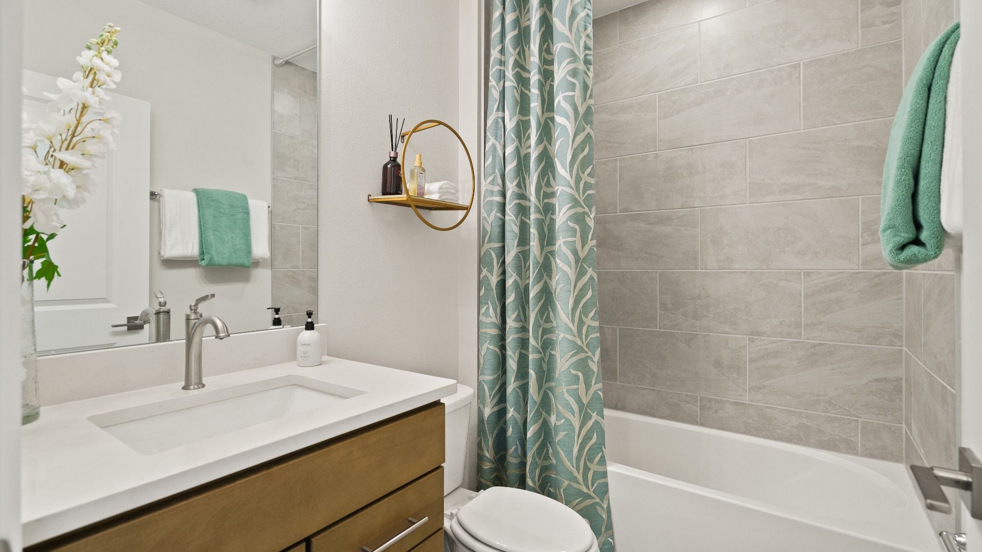 Castaway Model Secondary Full Bathroom, new home plan available at Liberty Trace in Haines City, fl