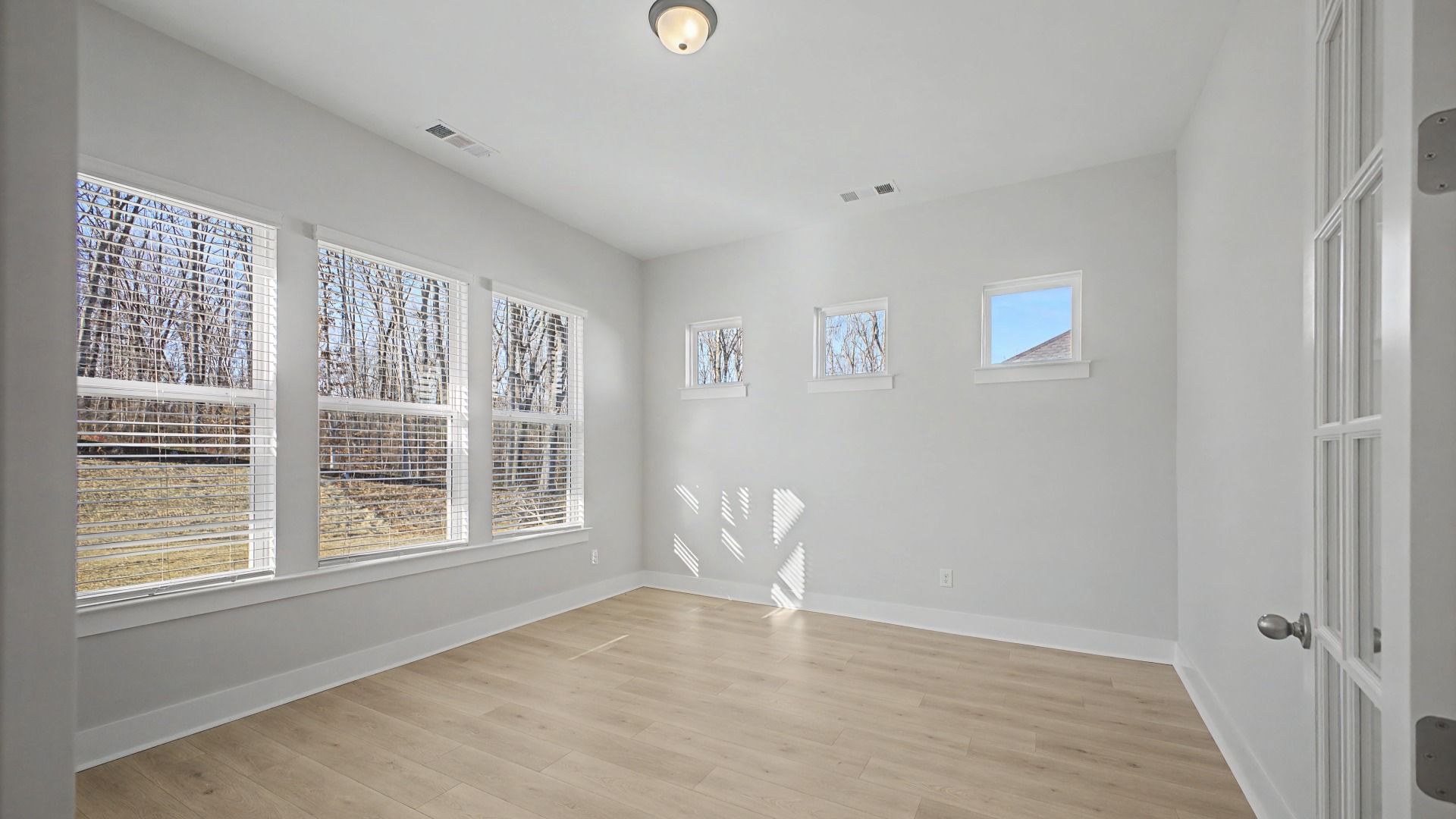 Flex space for home office, game room, media room, etc.