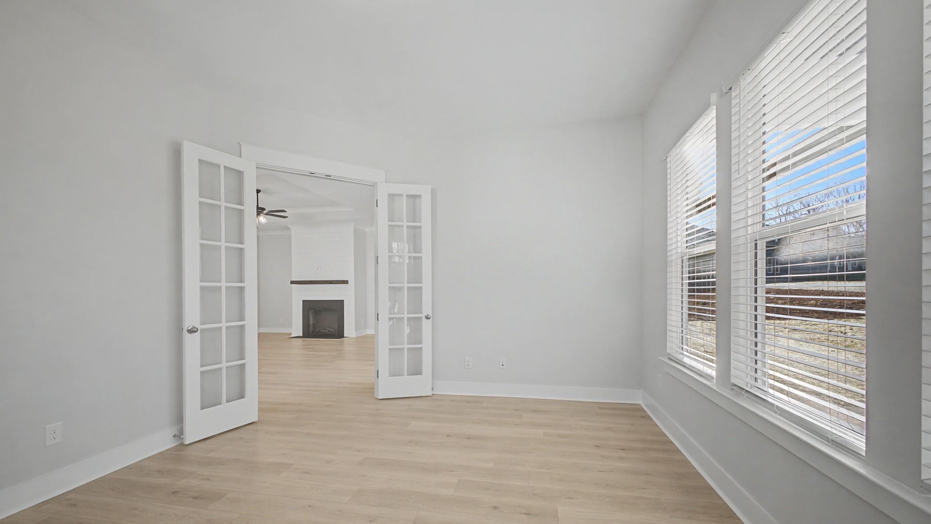 Flex space for home office, game room, media room, etc.