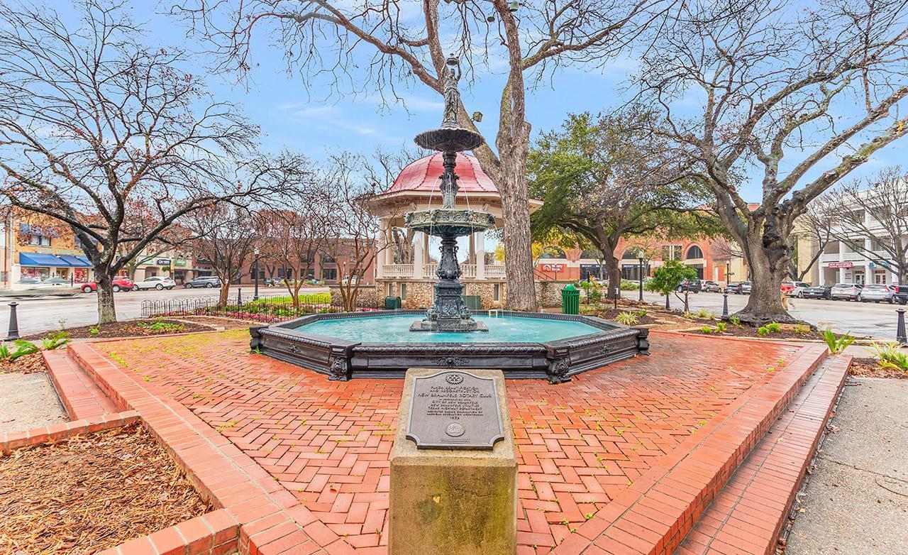 Elegant fountain set in an octagonal pool, complemented by a classic gazebo in the downtown square.