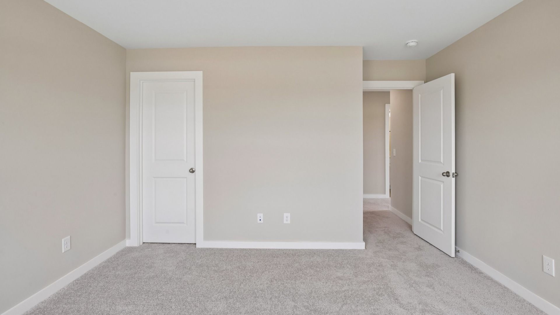 Secondary Bedroom with closet