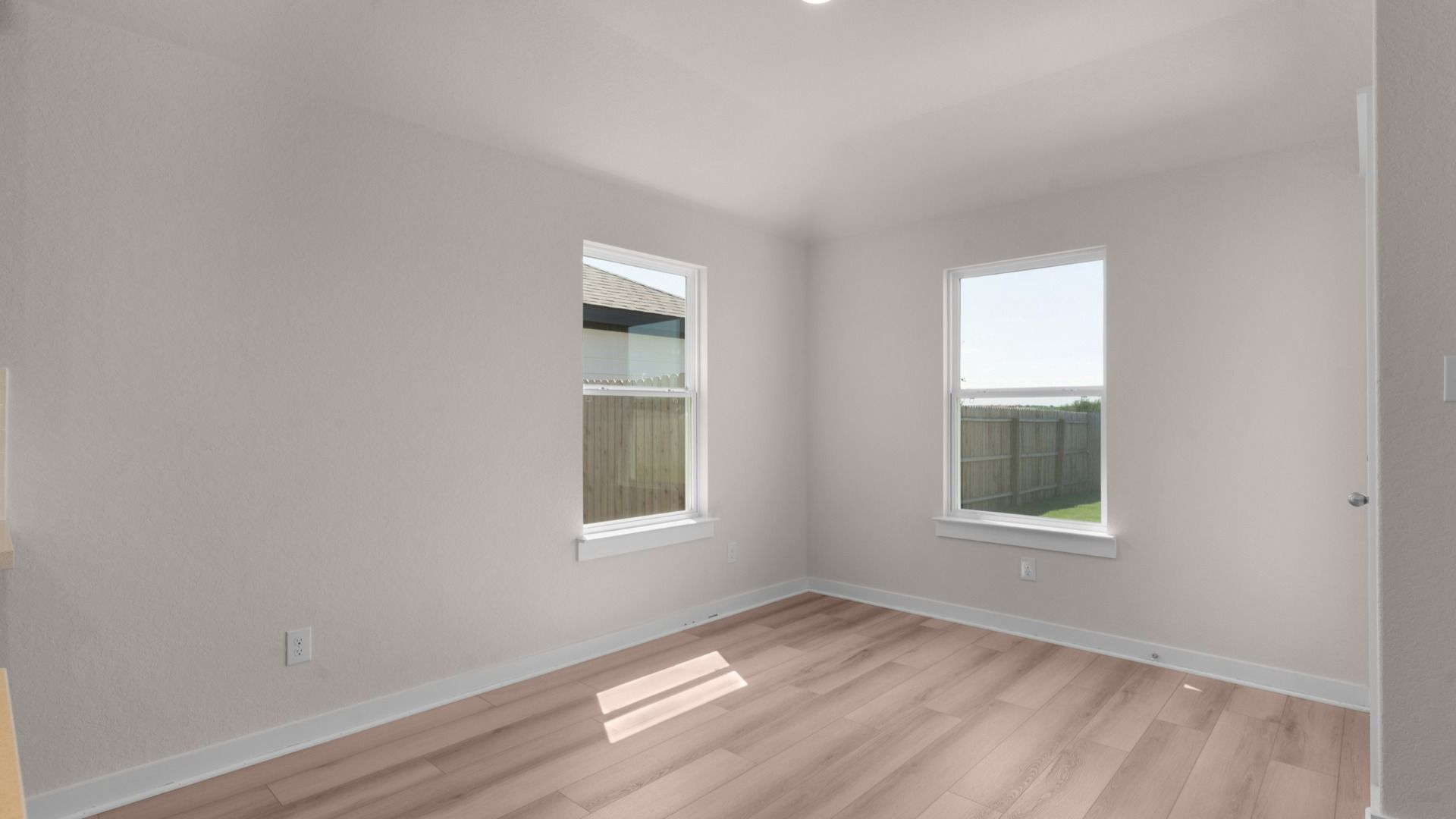 Casual dining area located adjacent to the kitchen, ideal for everyday meals and easy entertaining.