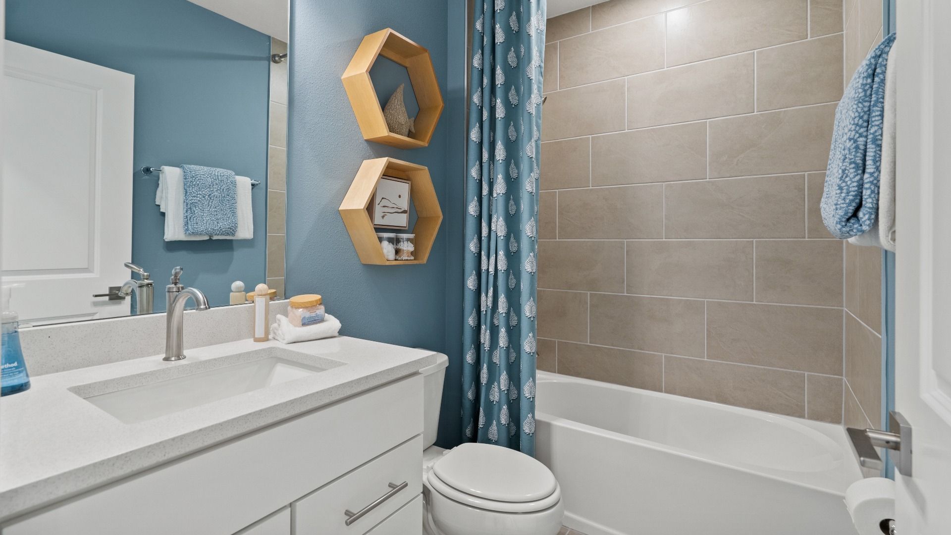 Secondary Bathroom Living Area in Ponte Vedra New Home Plan in Hamilton Bluff in Haines City, FL by DRB Homes