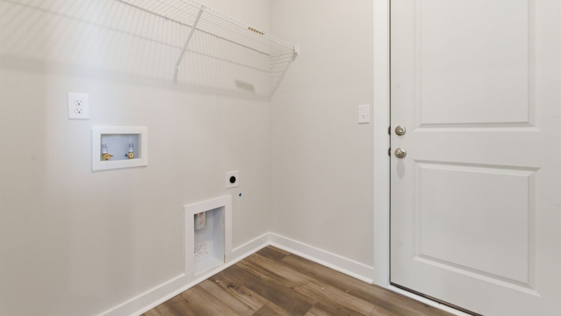 Laundry room with ventilated shelf