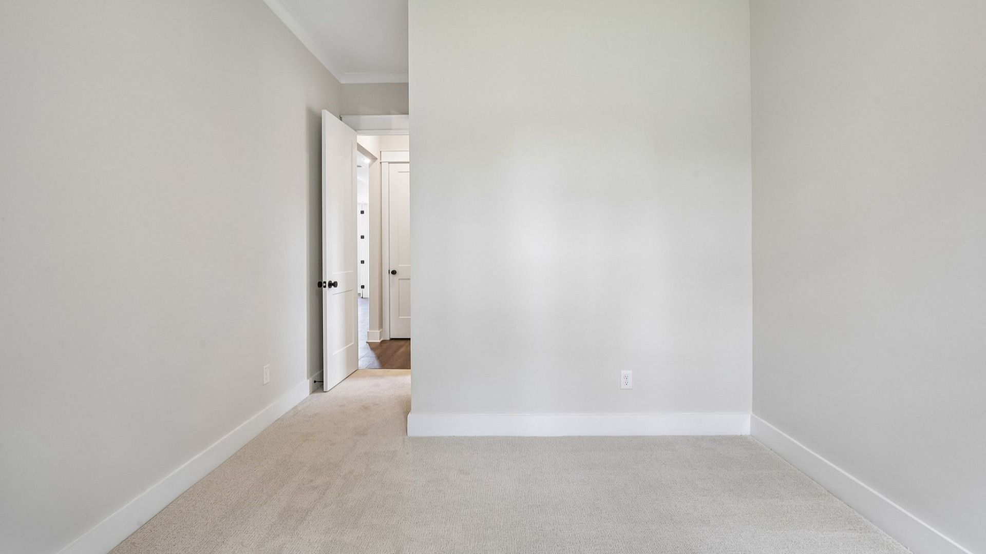 Bedroom with carpet