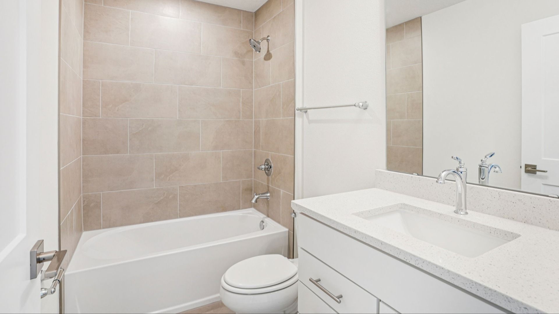 Luxurious owner's bath with soaking tub and tile surround in the Plumeria at Lakeside at Satilla.