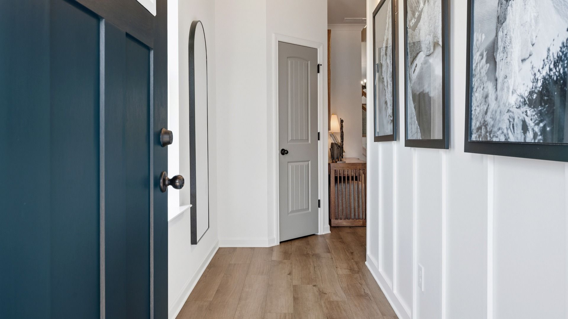 Front entryway with accent wall