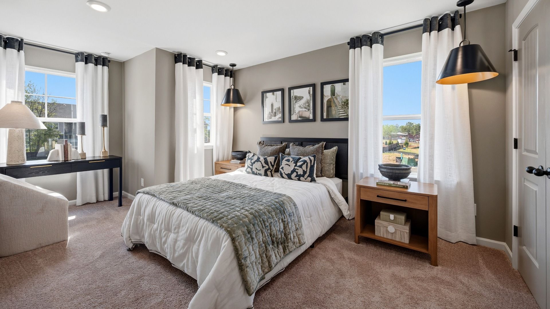 Beautiful and spacious secondary bedroom