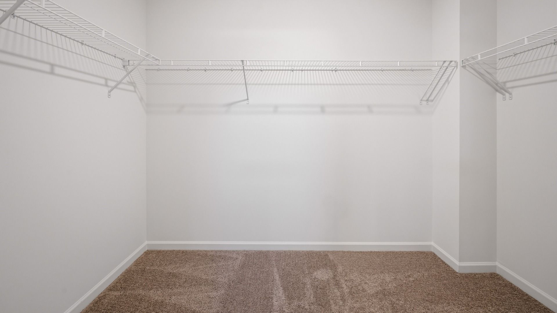 Closet with ventilated shelves