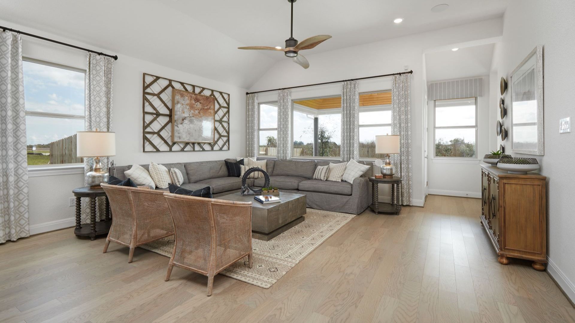 This is a representative photo of the floor plan.