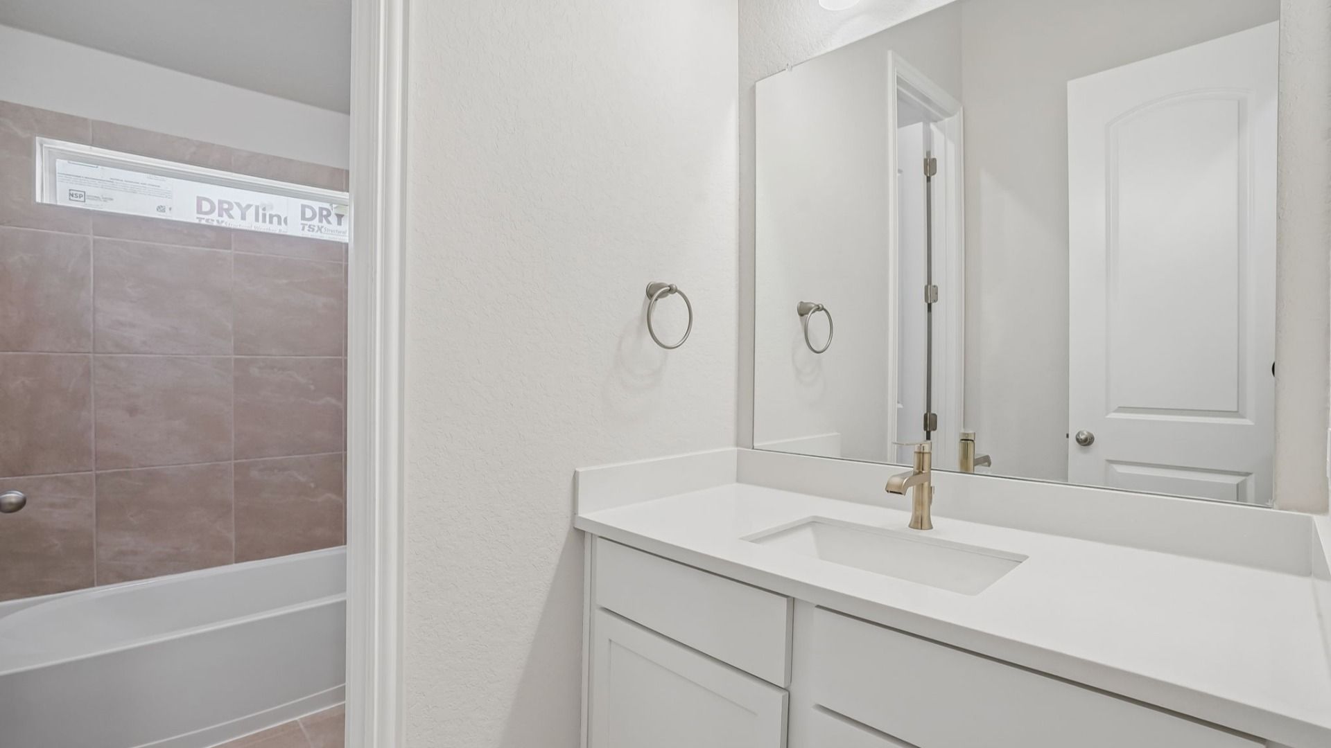 Secondary Bathroom with window at shower/tub combo for natural light