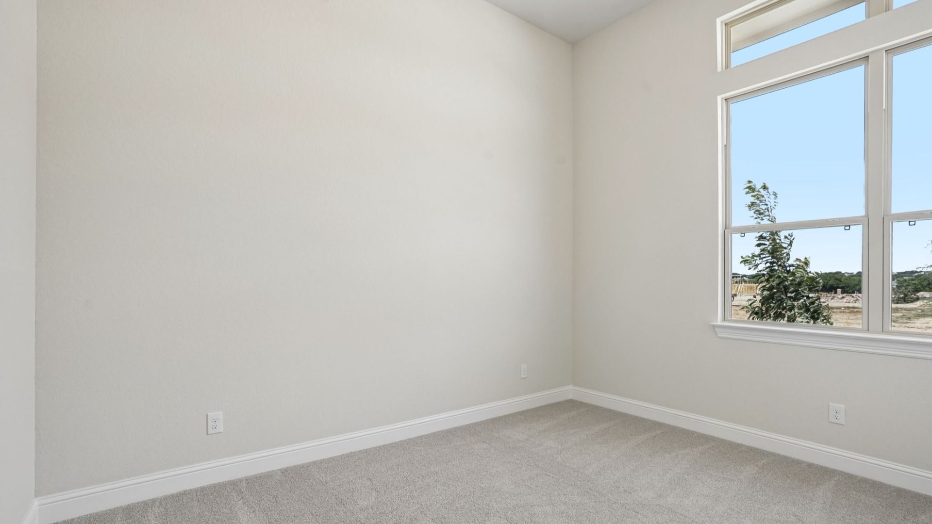 Secondary Room with an abundant of natural lighting