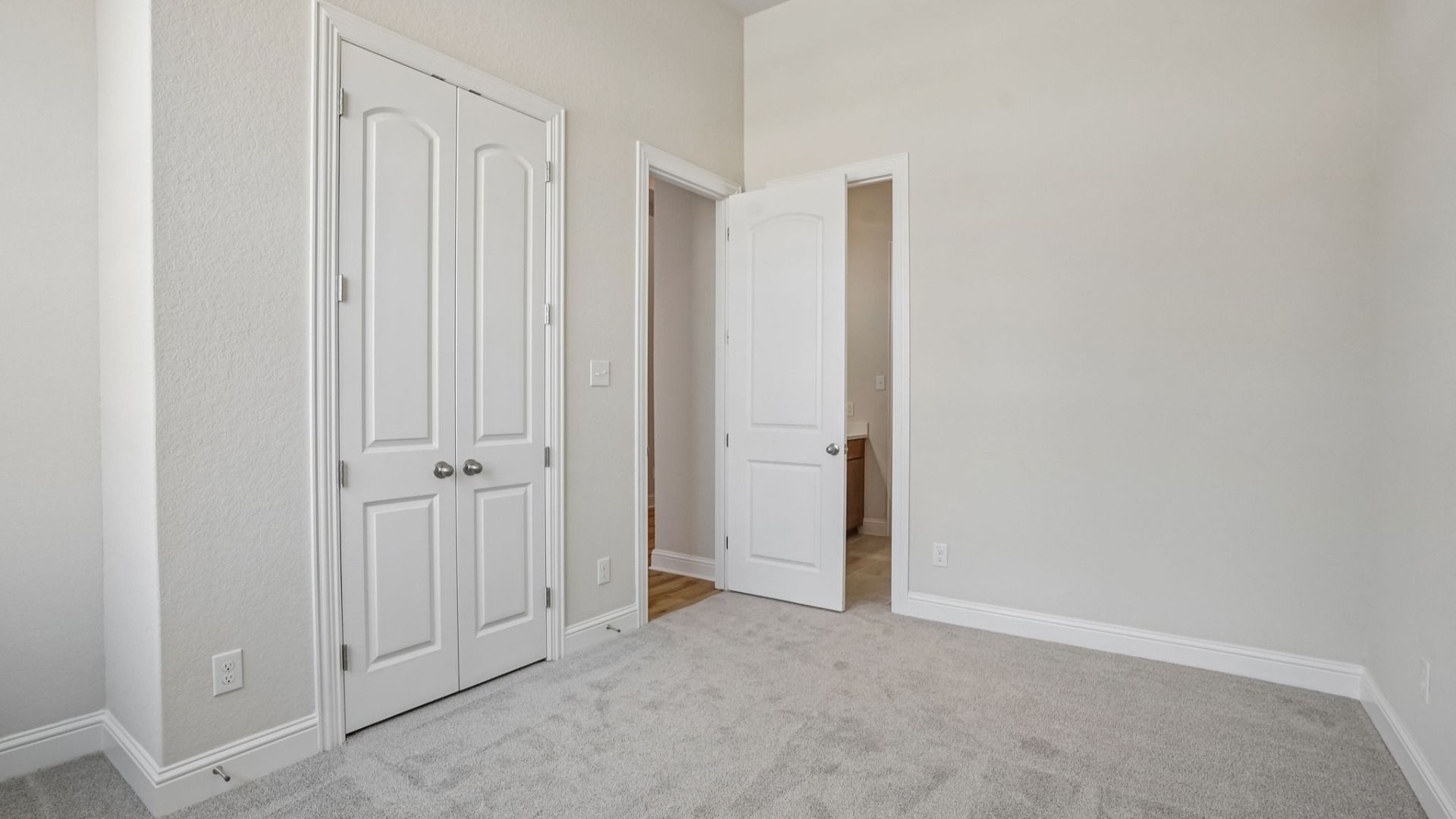 Secondary Room with an abundant of natural lighting and shared bath attached