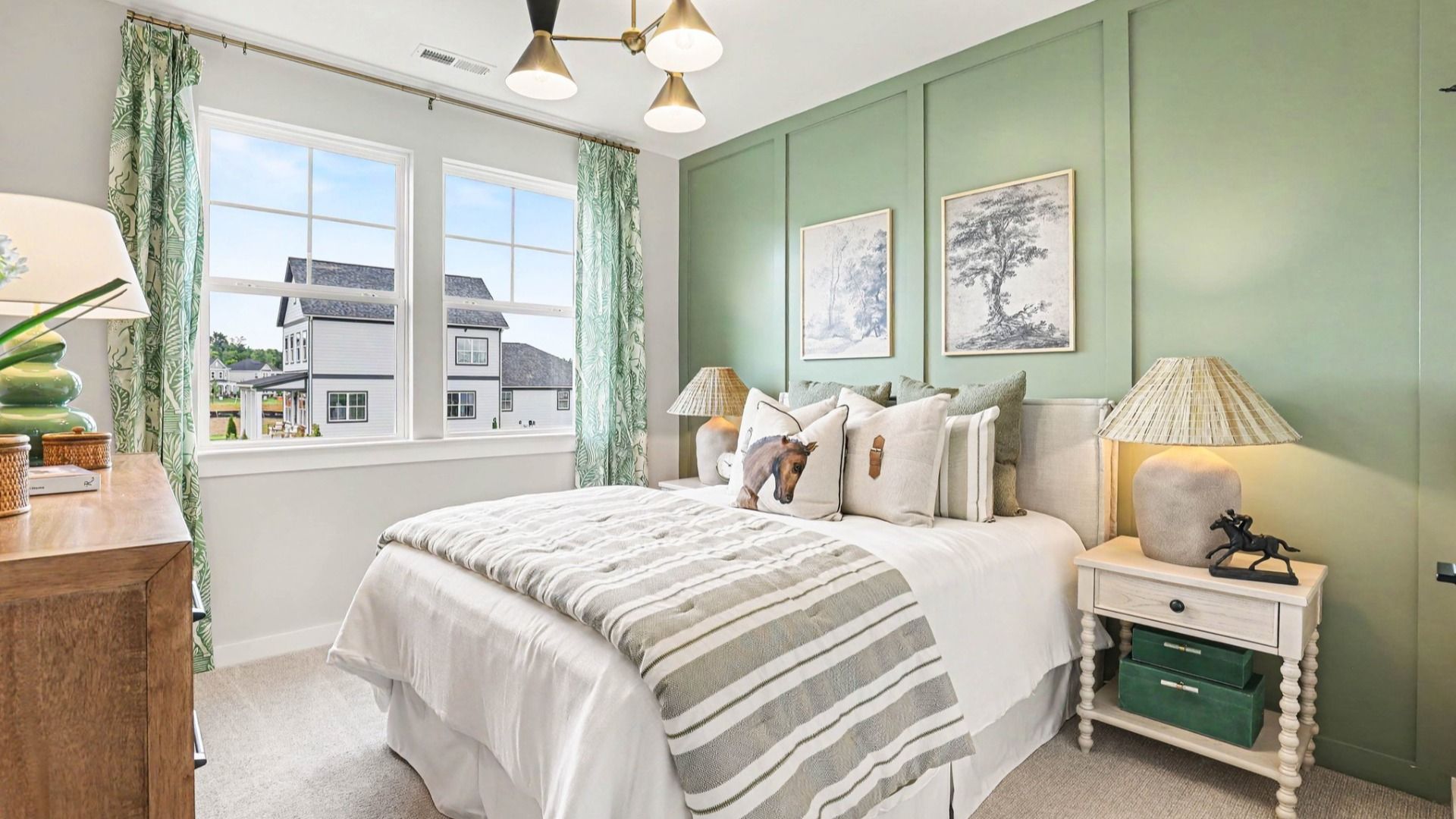 Secondary bedroom with accent wall, carpet, and windows