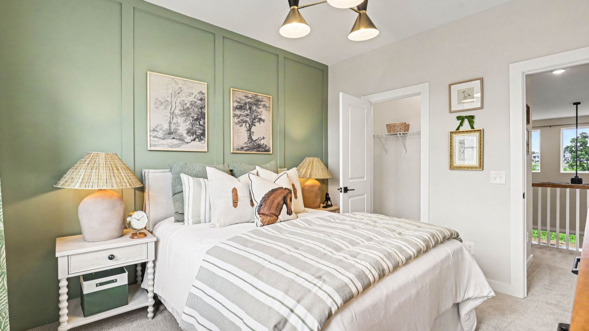 Secondary bedroom with accent wall, carpet, and closet