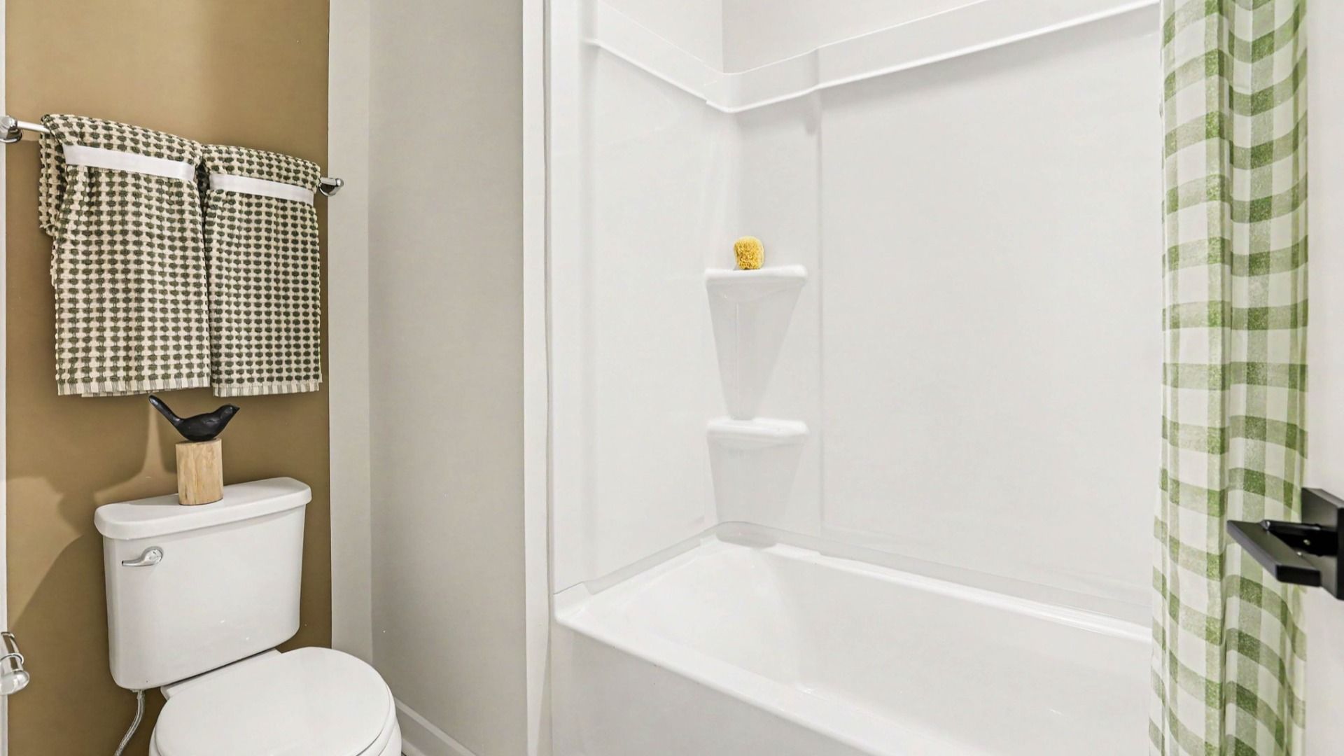 Spacious secondary bathroom