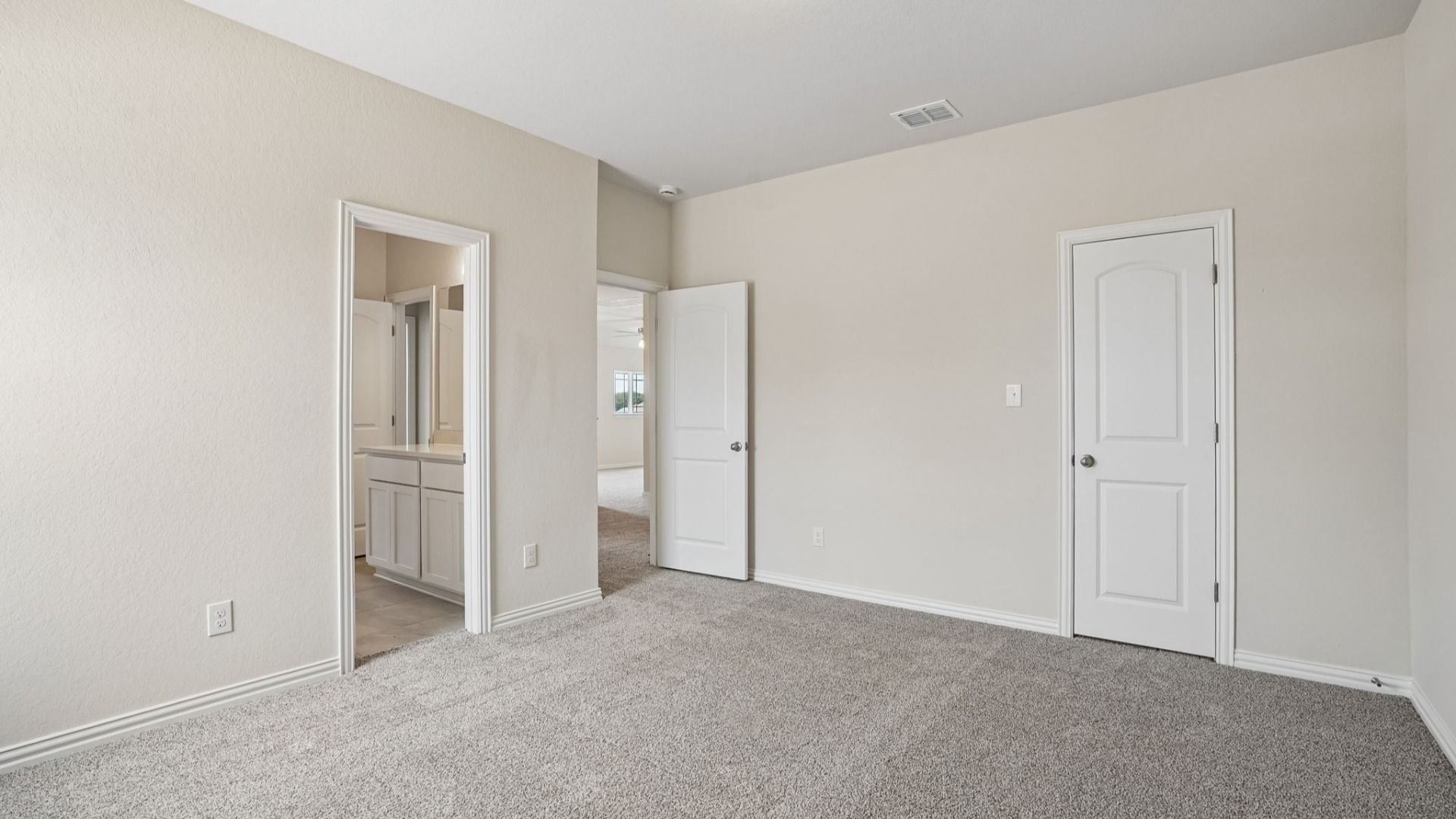 Secondary Bedroom with En Suite Bathroom