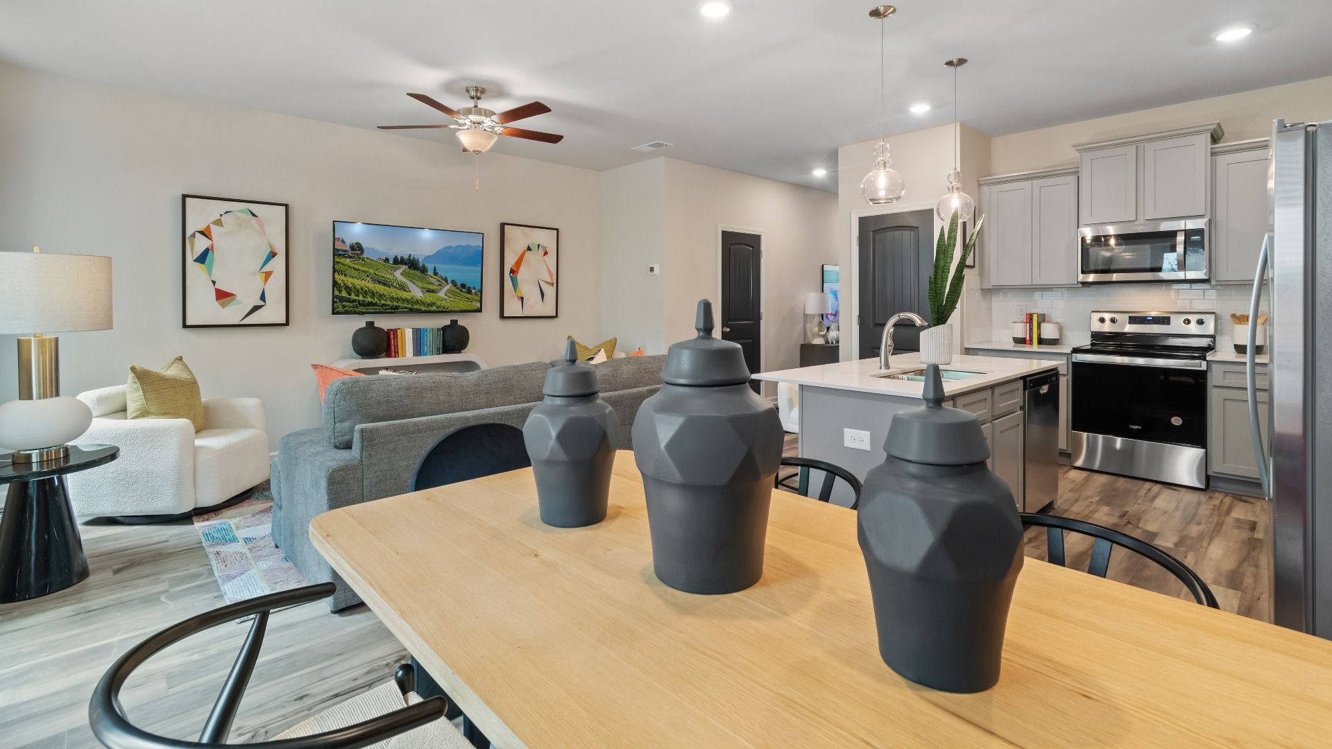 Dining area between kitchen and living room
