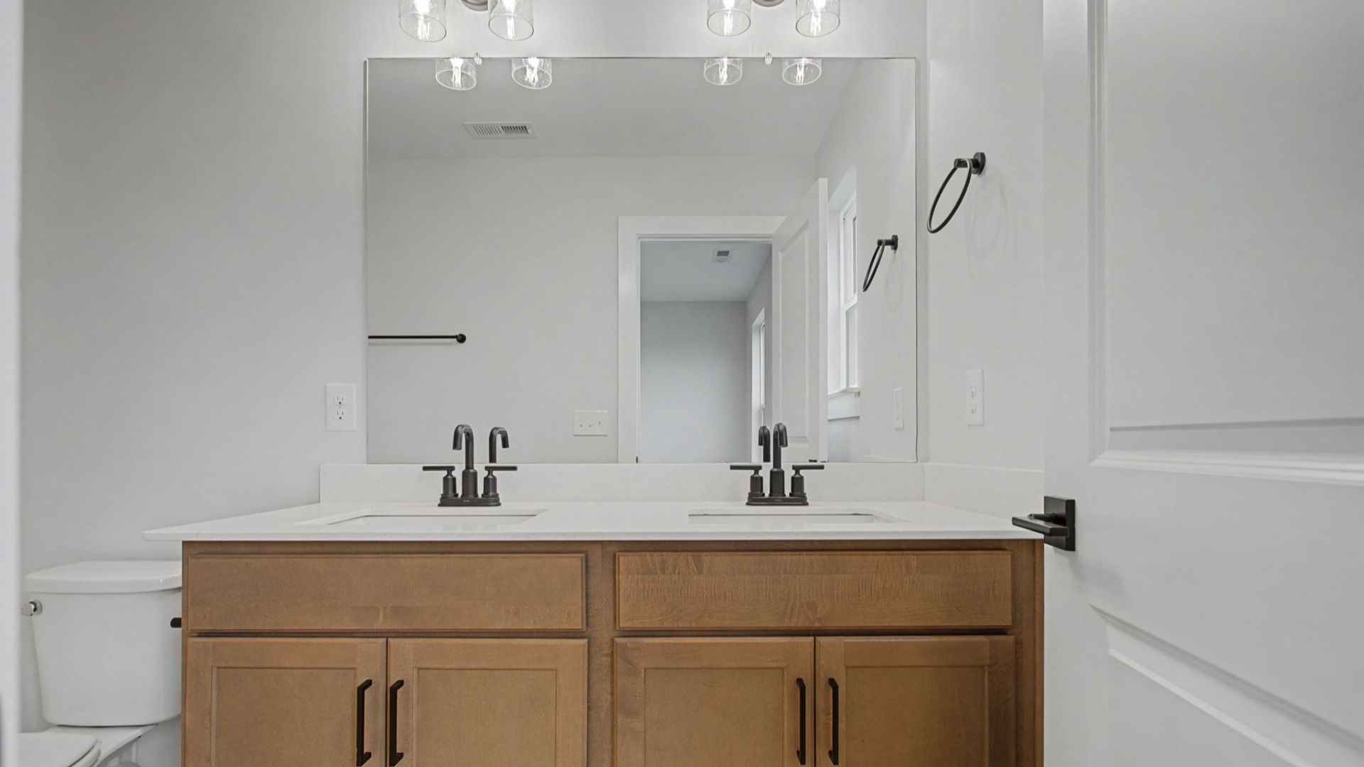 Private secondary bathroom attached to upstairs bedroom