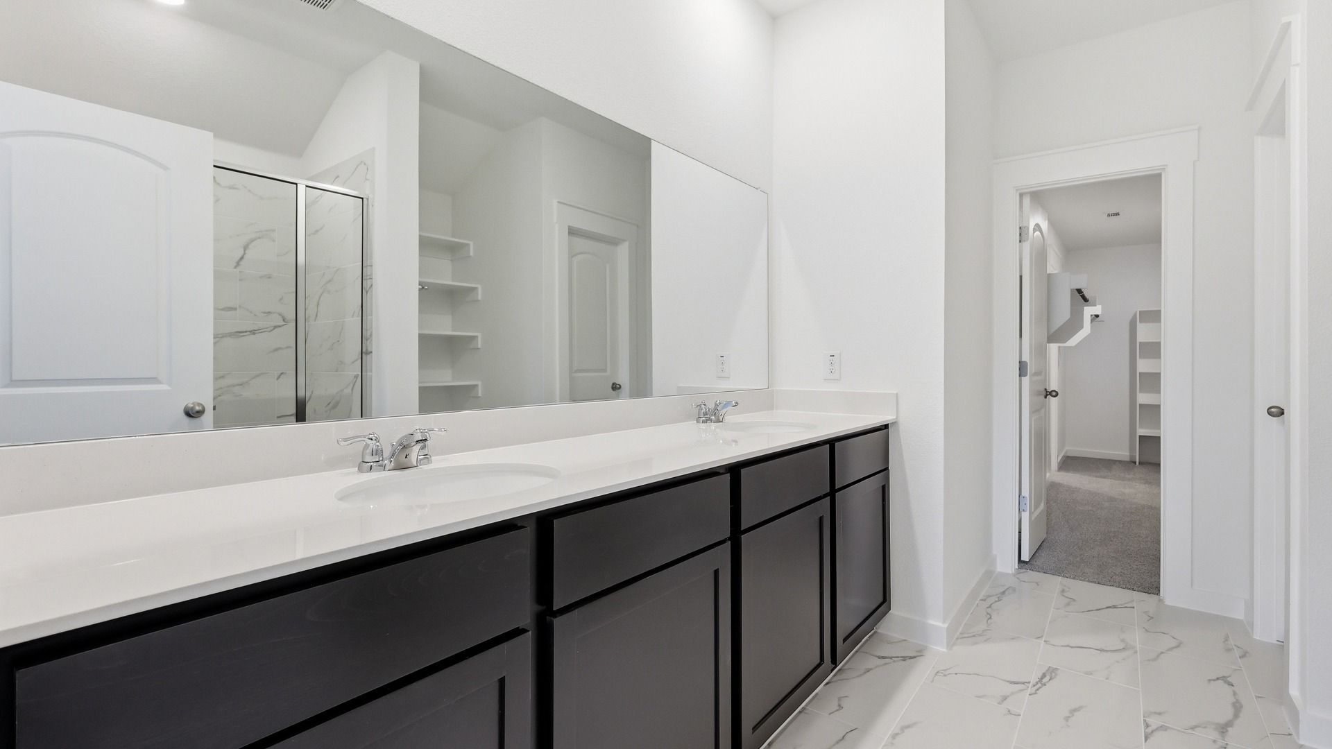 132 Patrick Henry Drive Primary Bath